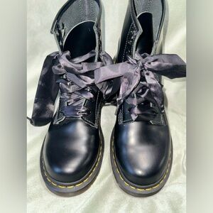 Dr. Martens 1460 Smooth Leather Size 5UK 7 women Black EUC like new! Ribbon 🎀